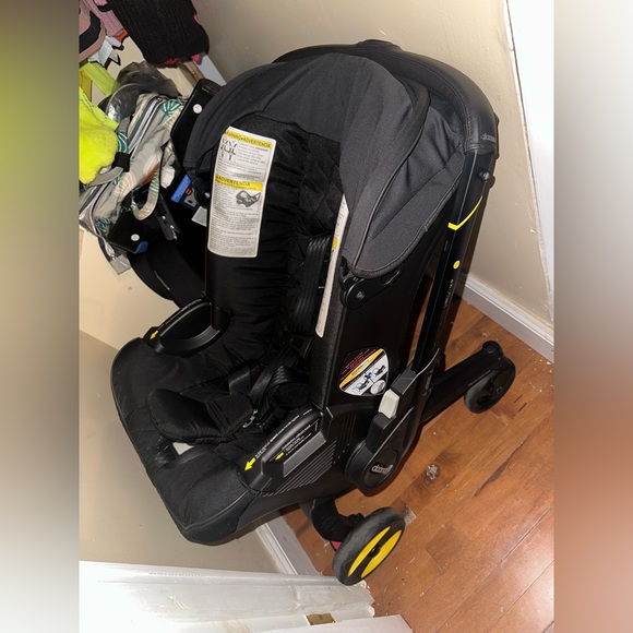 COPY - Doona deluxe stroller and car seat - Picture 9 of 9